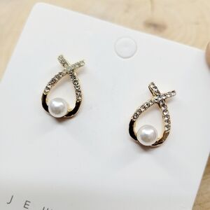 Brand New Gold Tone Fish Rhinestone Pearl Earrings